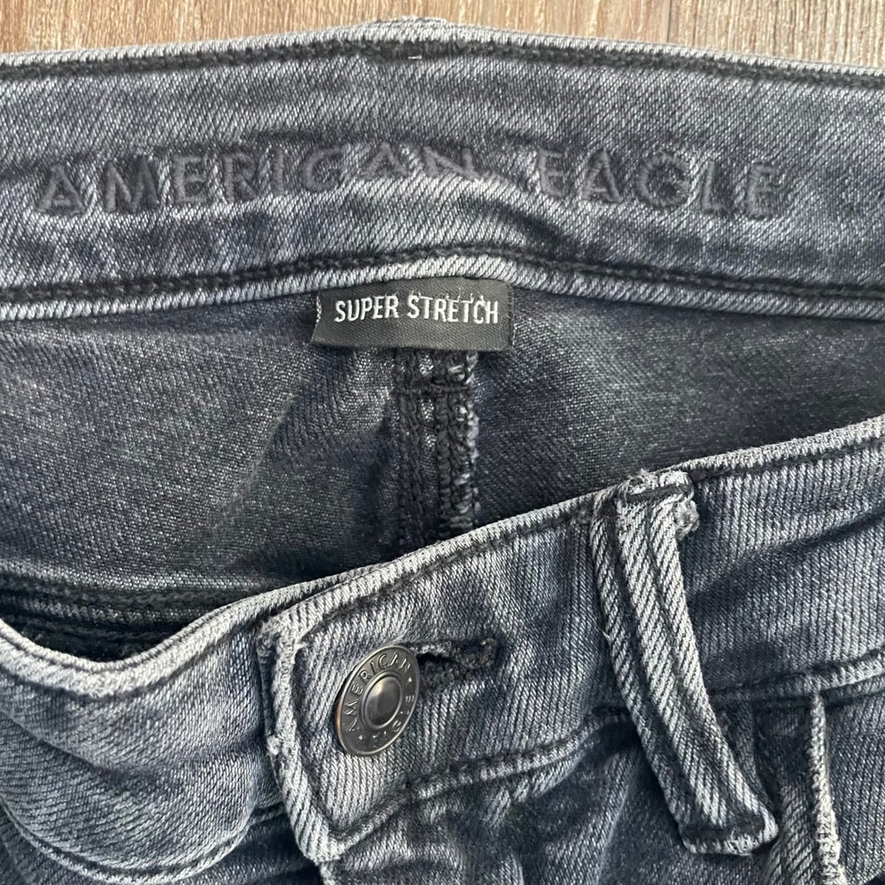 American Eagle Super Stretch High-Waisted Black Wash Skinny Jeans - Picture 6 of 9